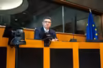 Cum s-au certat PSD și PNL la Bruxelles pe un amendament fără putere de lege, în timp ce la București se scurg ultimele săptămâni din PNRR.